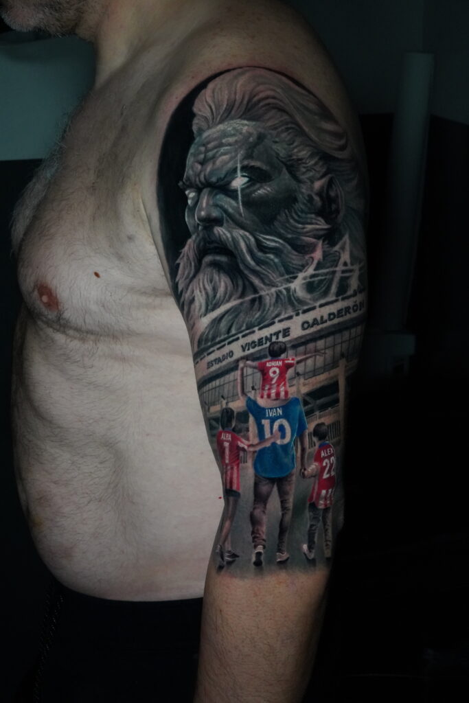 tatuaje realismo en brazo izquierdo