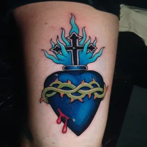 Neotradicional tattoo corazon