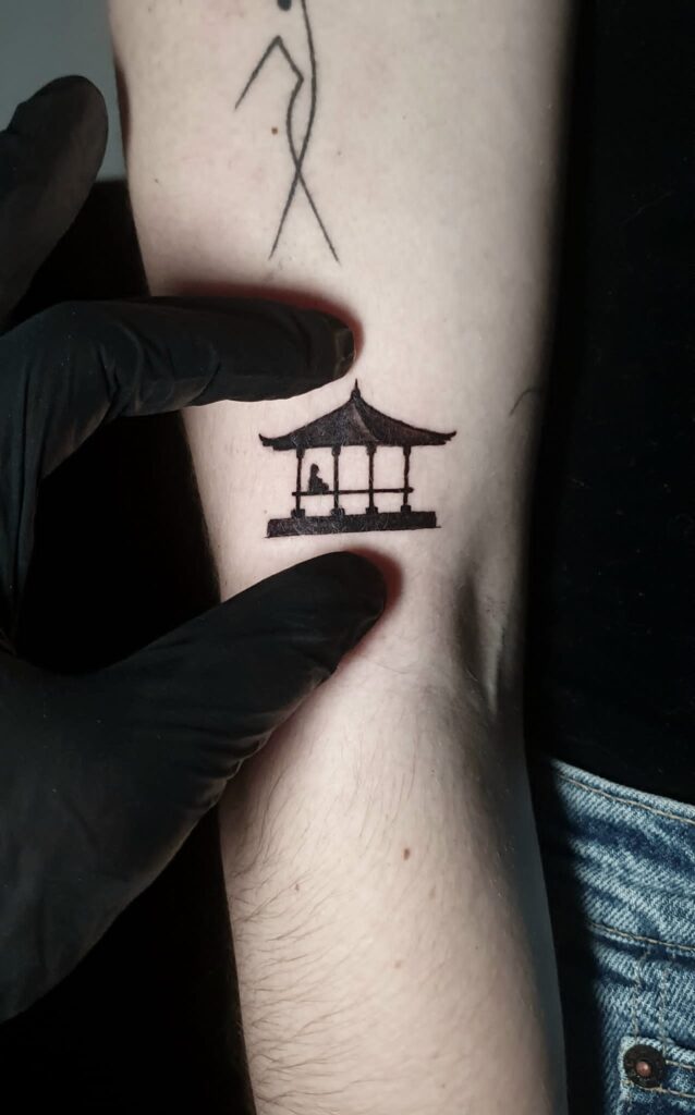 Tatuaje blackwork y minimalista