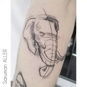 Tatuaje minimalista de la cabeza de un elefante