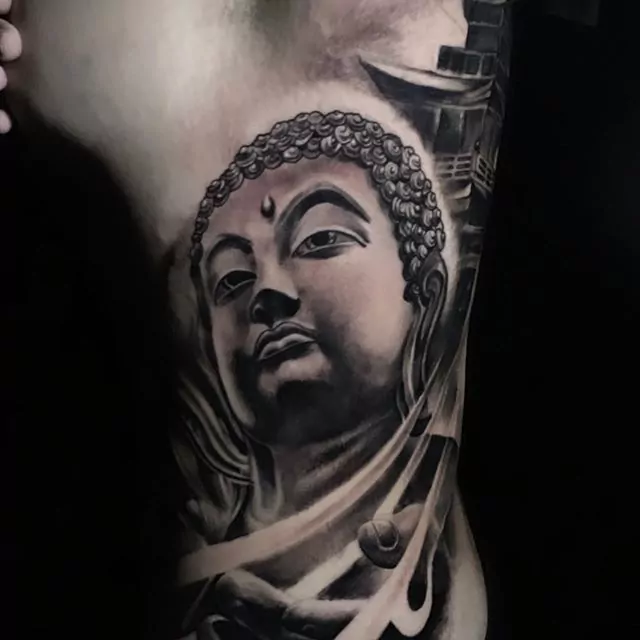 tatuaje realista buda en el antebrazo