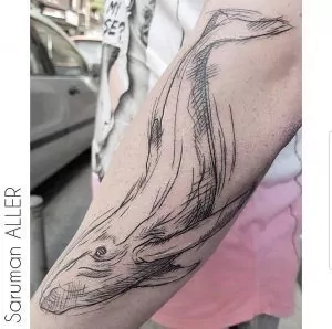 tatuaje minimalista de una ballena