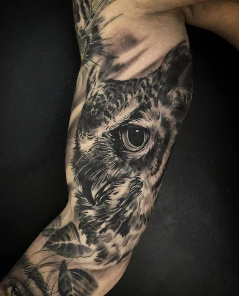 tatuaje de búho realista