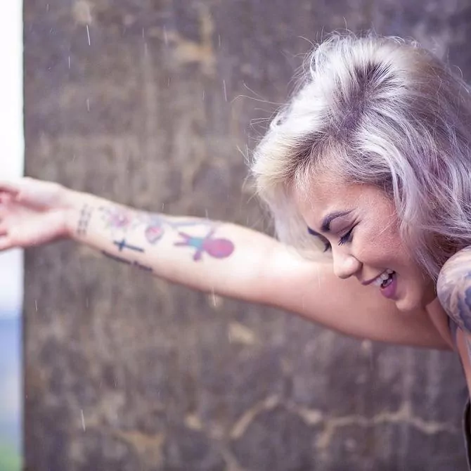 Chicas con tatuajes en el antebrazo