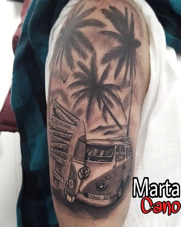 Tatuaje de una caravana en la playa estilo realismo