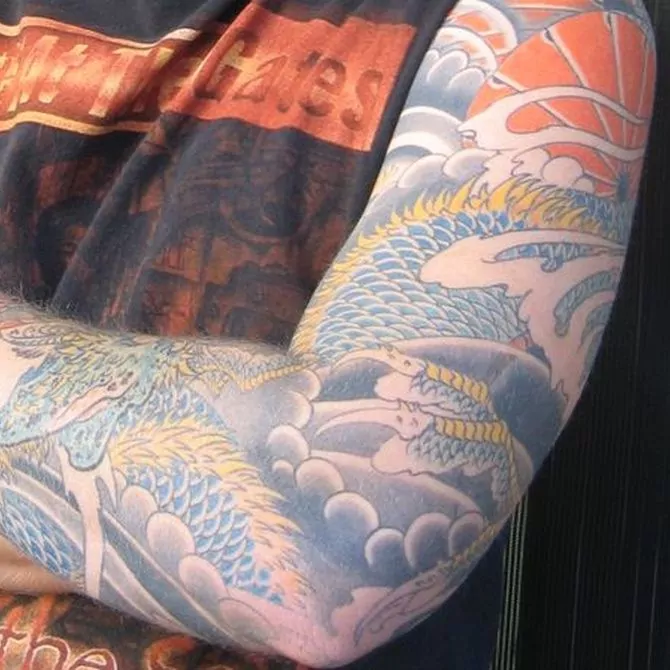 Tatuaje japonés en el brazo