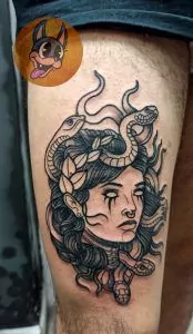 tatuaje nueva escuela de la medusa