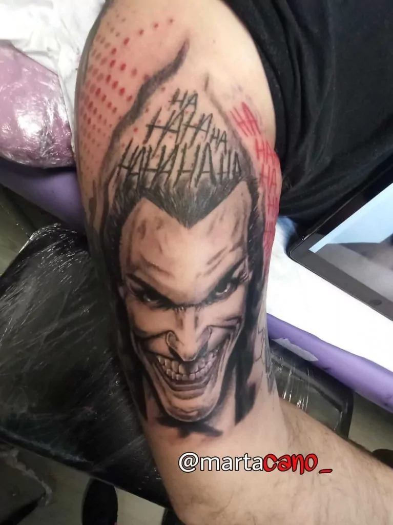 Joker tattoo estilo trash polka