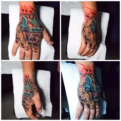tatuaje neotradicional de un dragón en la mano