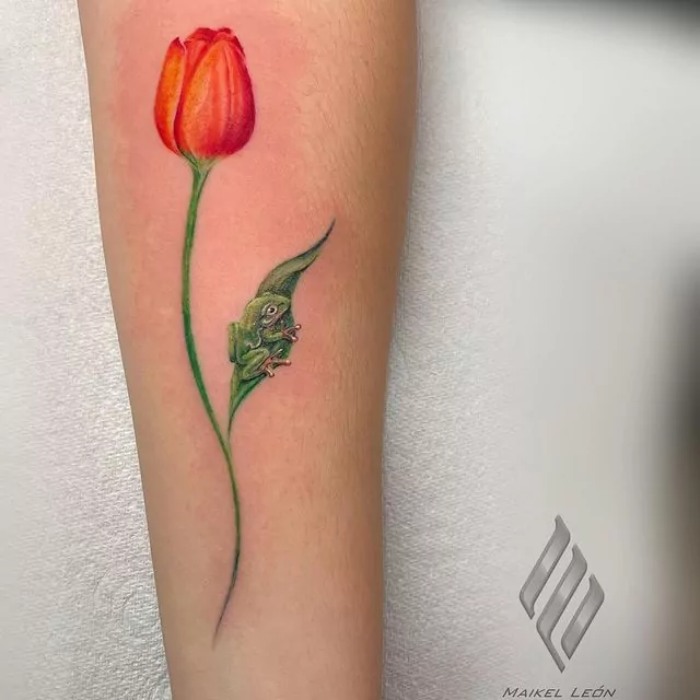 imagen de tulipán en el antebrazo