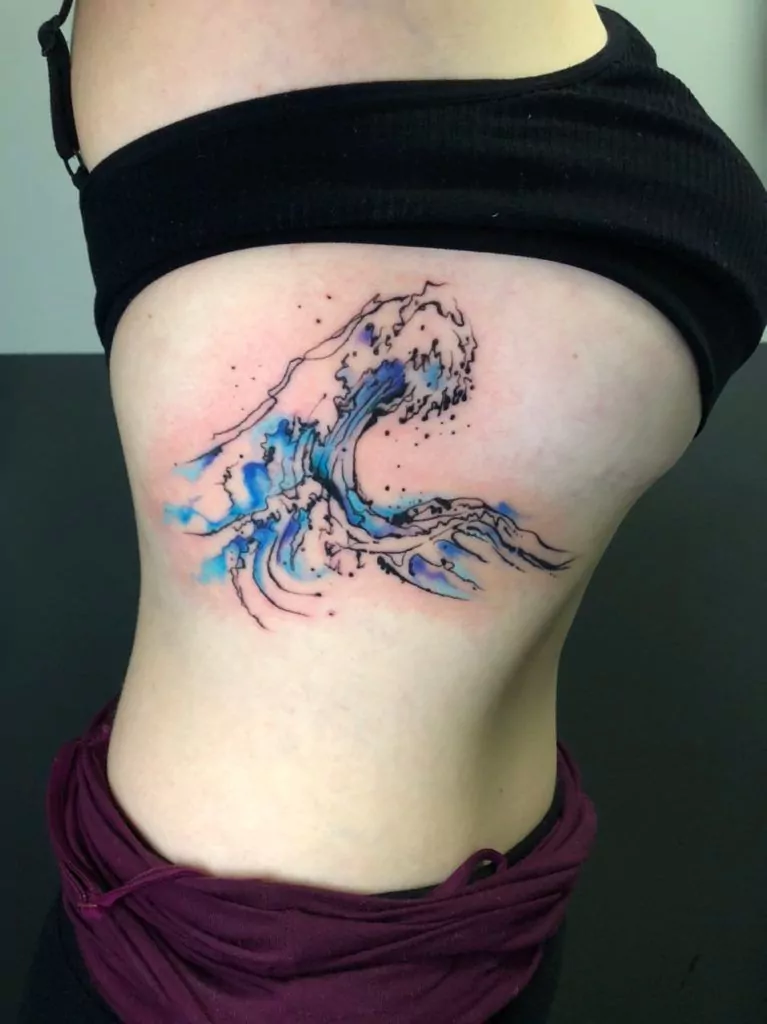 tatuaje ola de mar, estilo watercolor