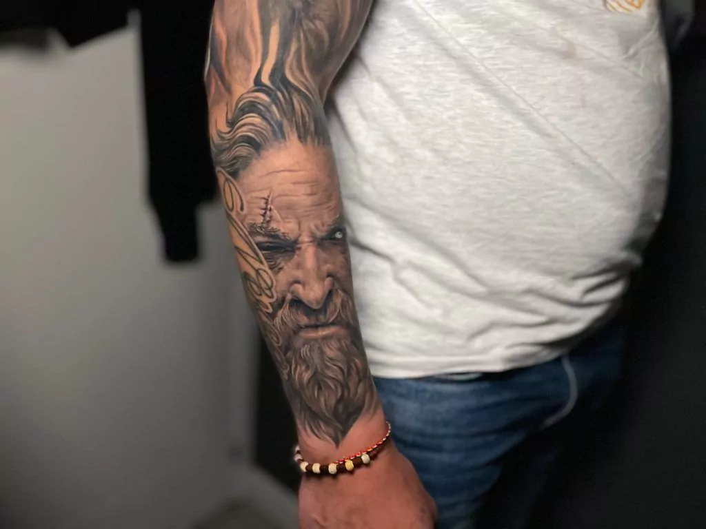 Tatuaje en el antebrazo estilo realismo