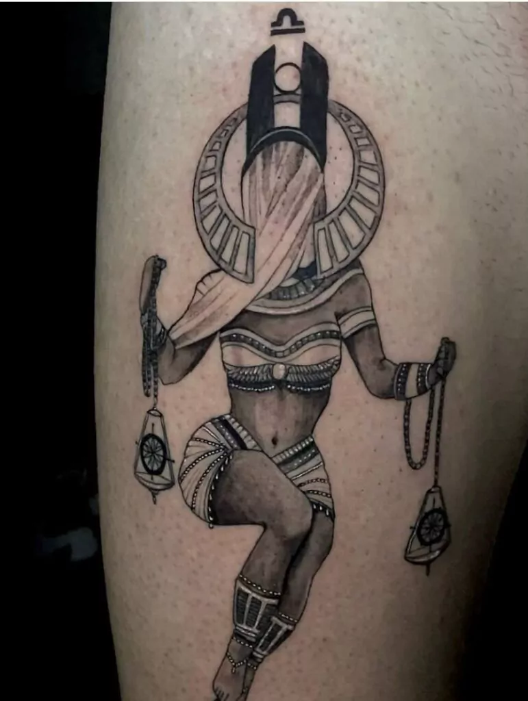 tatuaje blackwork diosa