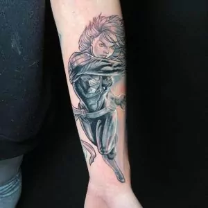 Tatuaje Capitana Marvel estilo realismo