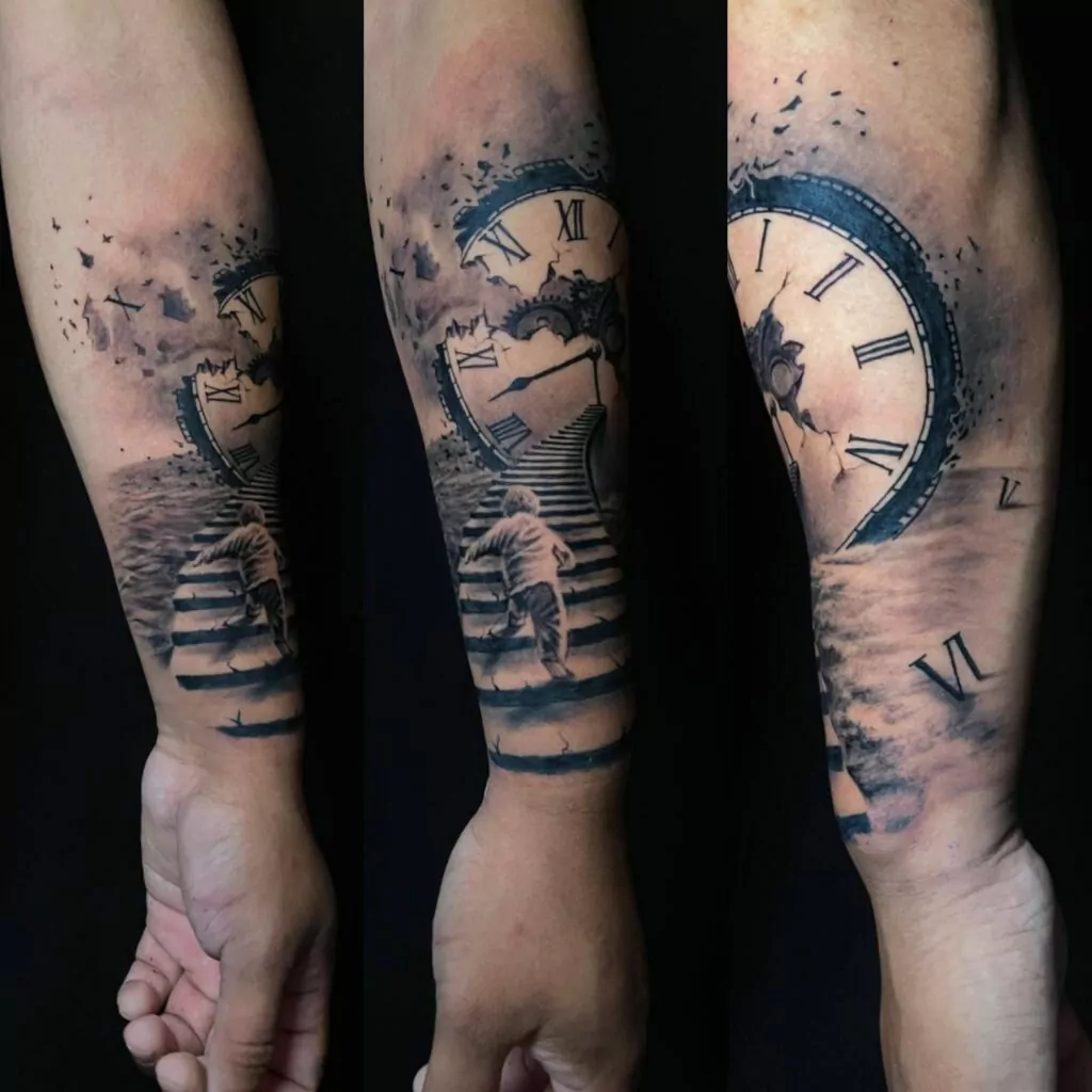 tatuajer reloj realismo