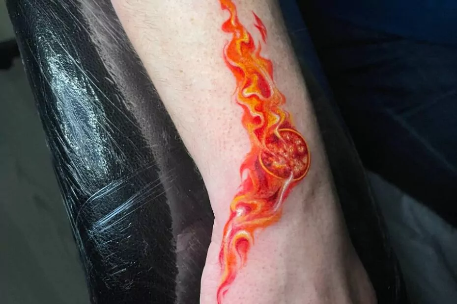 tatuajes fuego en realismo en antebrazo