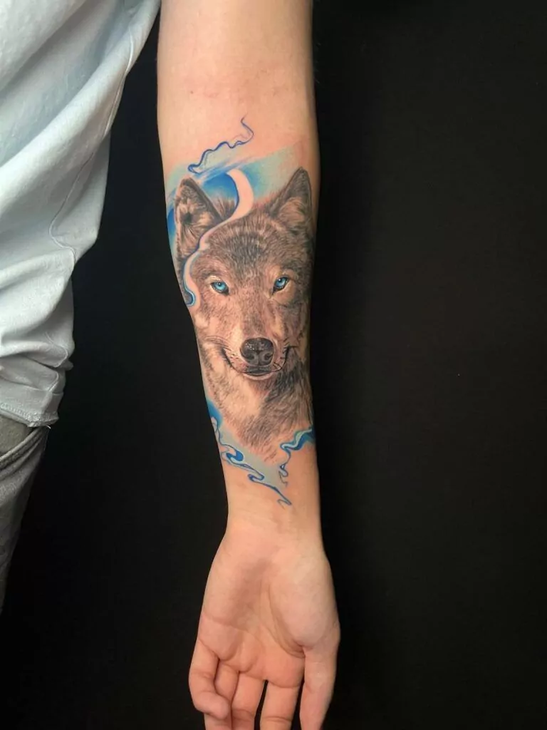 tatuaje de Lobo a color