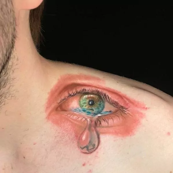tatuaje ojo realista a color