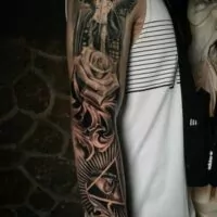 ¿Estas buscando ideas de tatuajes para hombres? tatuaje brazo completo
