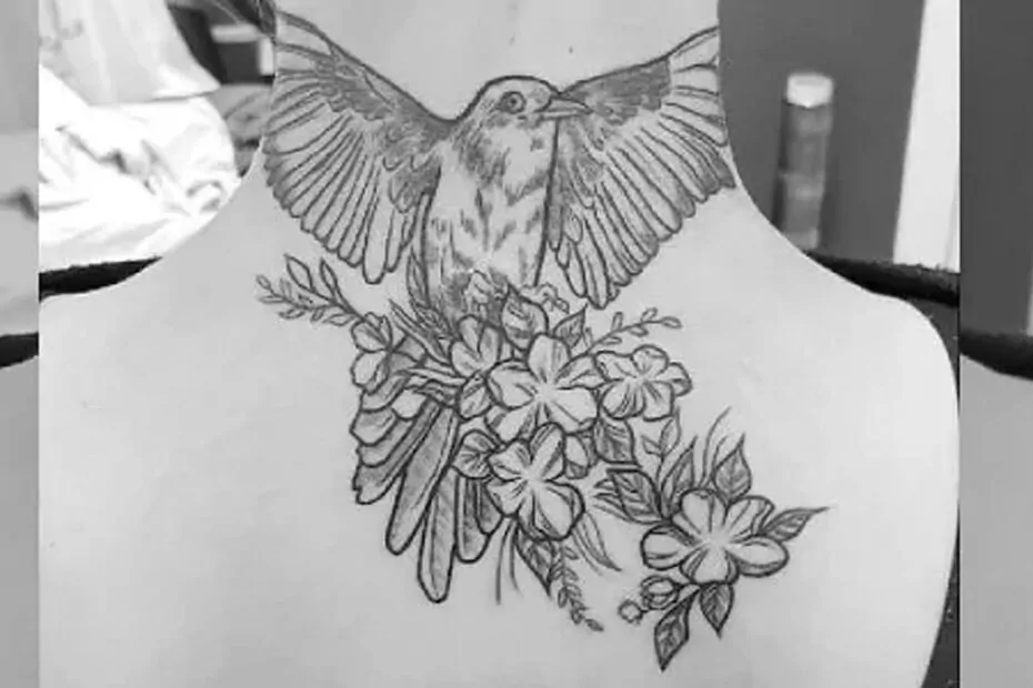 tatuajes cuello mujer