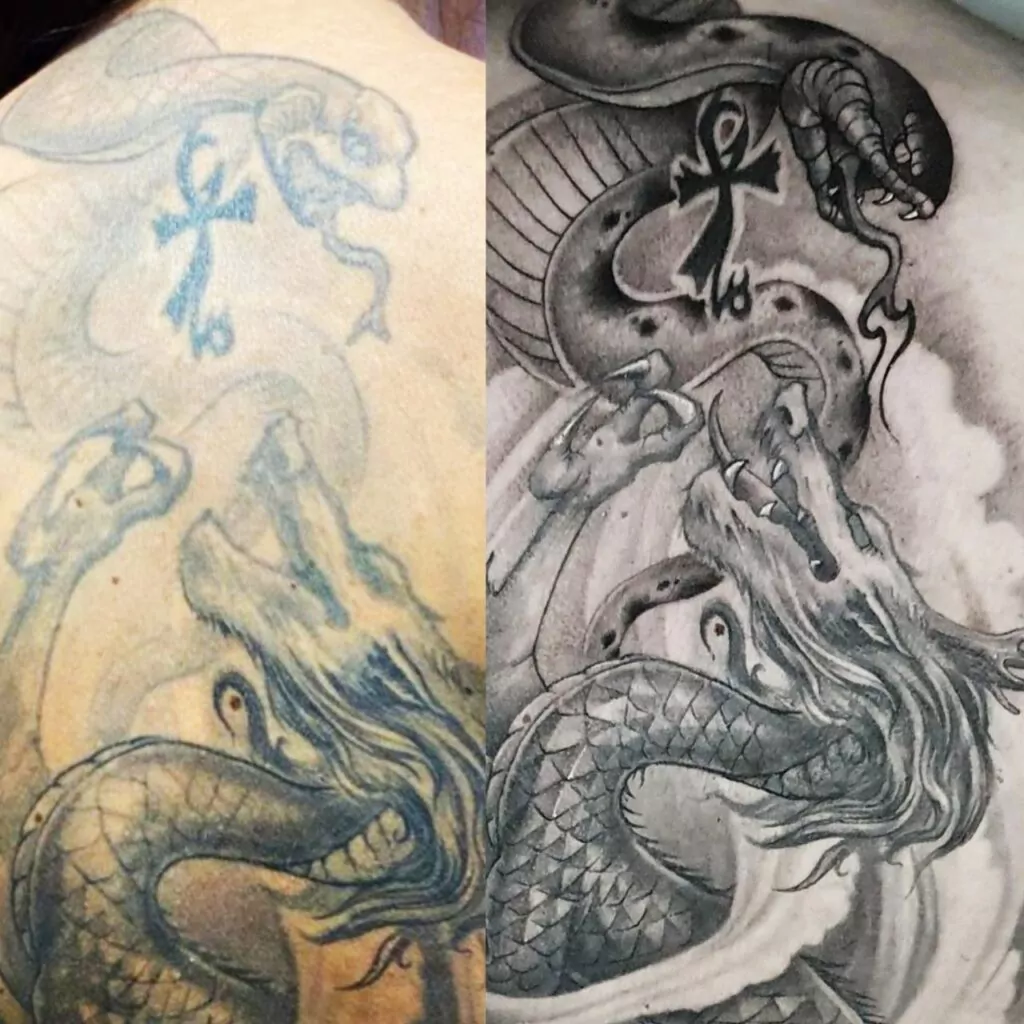 tatuaje cover up de un dragón y una serpiente