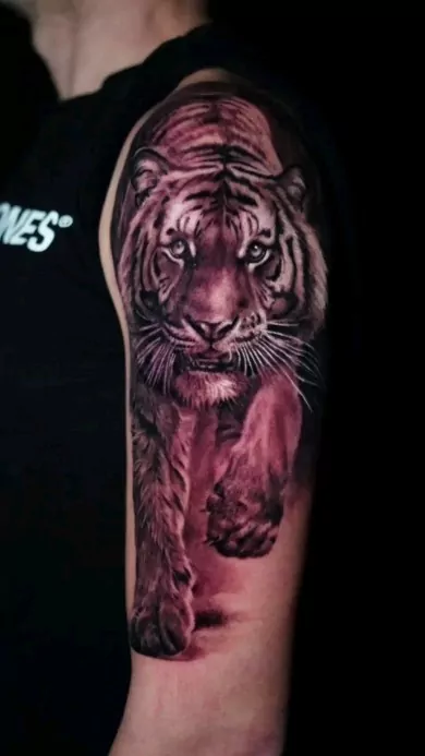 tatuaje realismo de un tigre