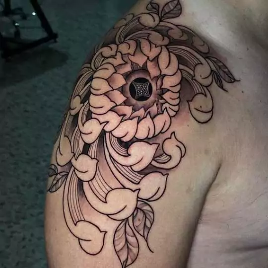 Tatuaje de una flor Black Work
