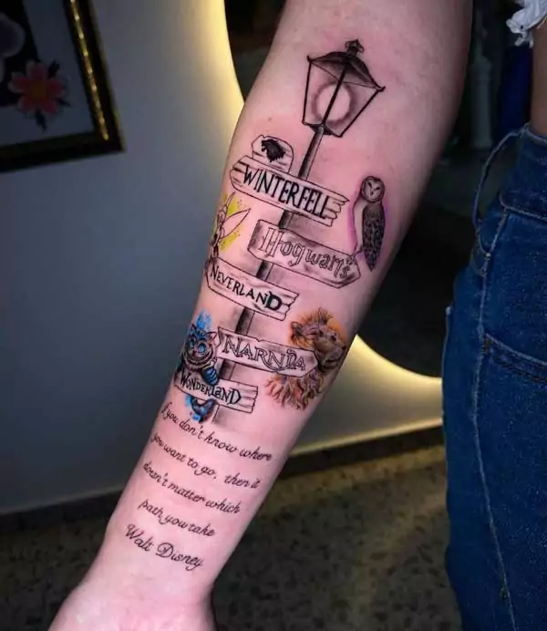 Tatuaje carteles de dirección disney