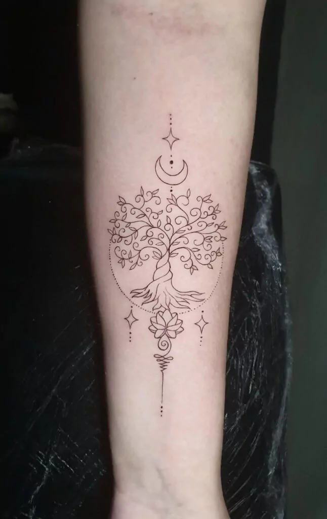 Tatuaje linea fina árbol