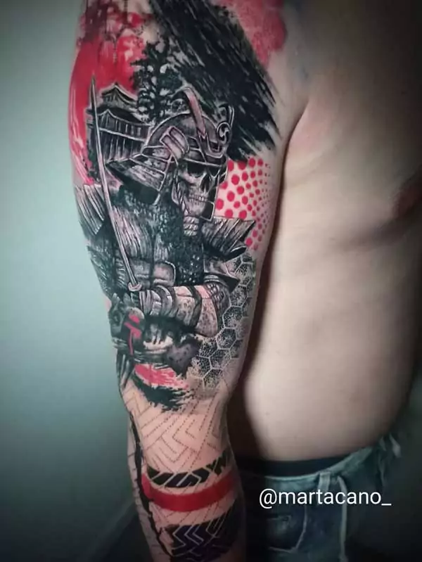 tatuaje trash polka en el brazo derecho